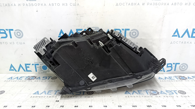 Вид фары передней левой для Volvo XC40, оригинал, с блоком, возможными следами эксплуатации.