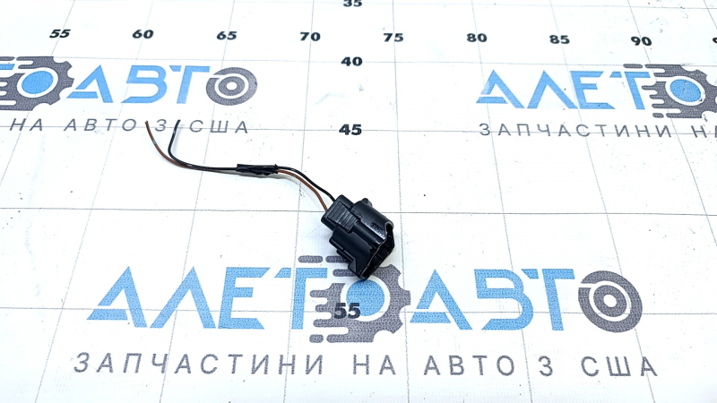 Фишка на проводку датчика уровня жидкости бачка омывателя Mazda CX-30 20-26
