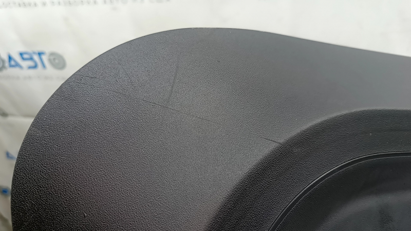 Уплотнитель переднего багажника на капоте Tesla Model Y 20-25 царапина