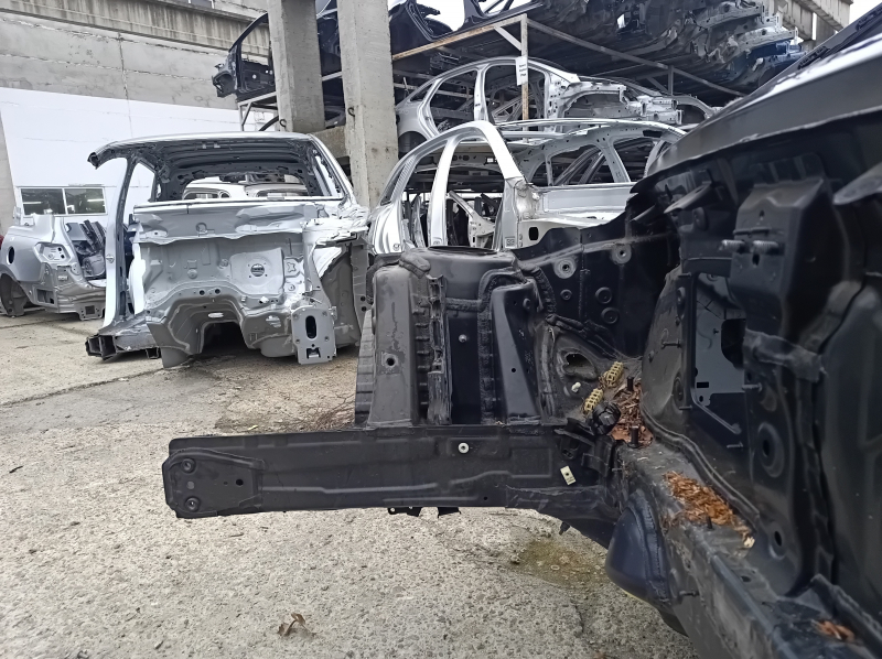 Деталь четверти кузова BMW X1 F48 2016-2022 с чистой поверхностью, вид с другого ракурса