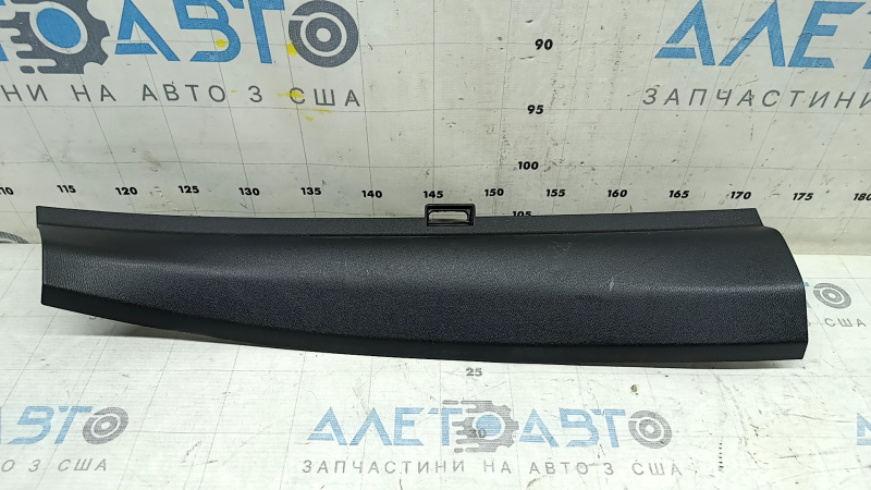 Накладка задней стойки нижняя правая Volvo XC60 18-26 черная, царапины