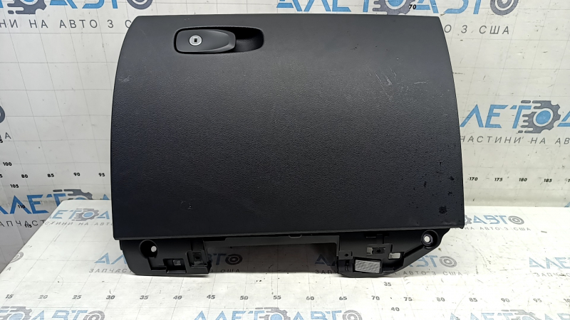 Перчаточный ящик, бардачок Volvo XC60 18-26 черный с замком, 2 части, царапины