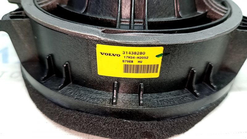 Динамик дверной задний левый Volvo XC60 18-26 Bowers & Wilkins, сломано крепление