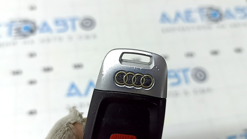 Ключ smart Audi A4 B9 17-21 тип 1, 4 кнопки, потерт, царапины, тычки