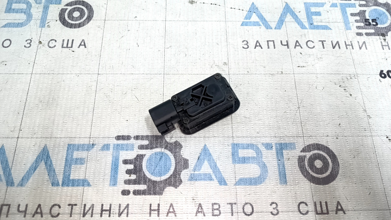 Кнопка ручки закрытия двери багажника Ford Edge 15-23 потерта