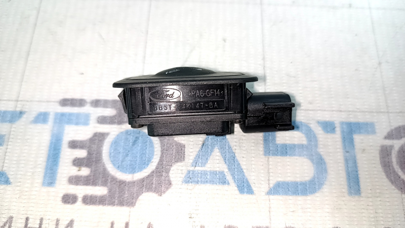 Кнопка ручки закрытия двери багажника Ford Edge 15-23 потерта