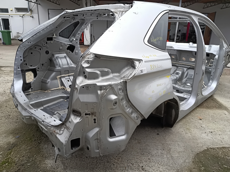 Задняя правая четверть крыла Ford Edge 15-24 с небольшими повреждениями.