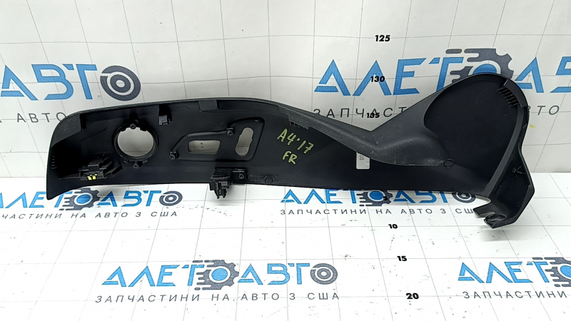Накладка боковая пассажирского сидения правая Audi A4 B9 17-25 черная, трещина в креплении