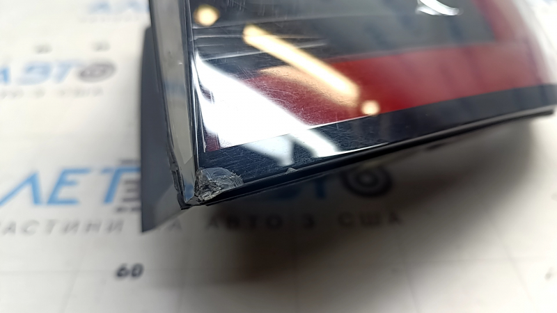 Фонарь внешний крыло правый Tesla Model Y 20-25 4 пина, царапины, скол