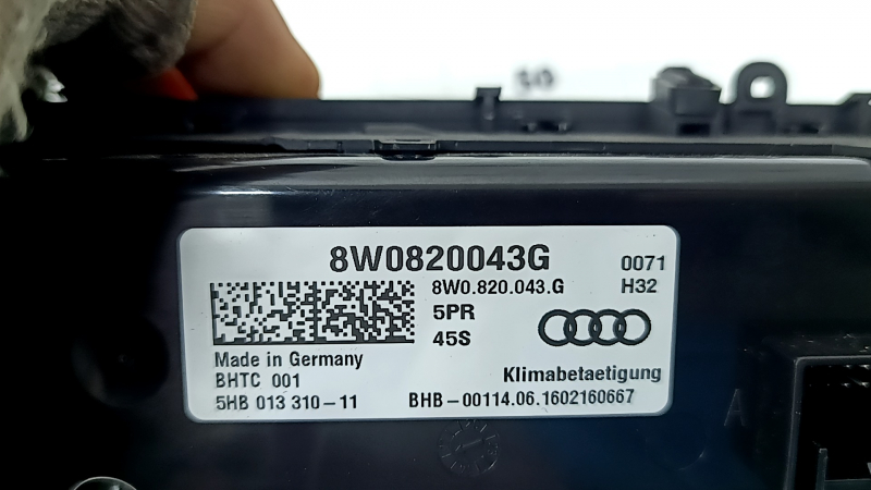 Управление климат-контролем Audi A4 B9 17-25 с подогревом, царапины