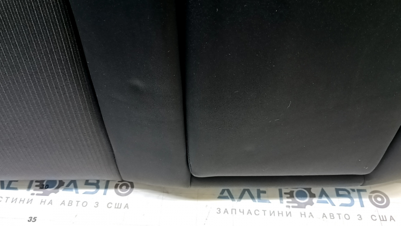 Близкий план материала сиденья с легкими следами эксплуатации на Honda Accord.