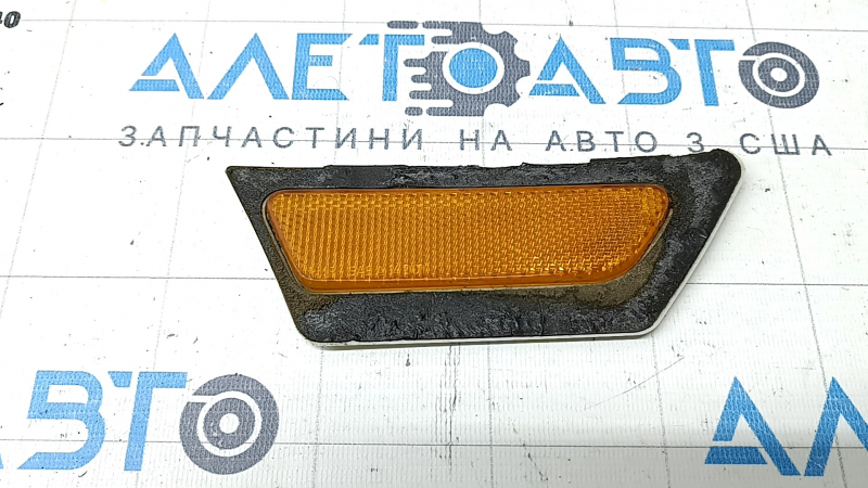 Отражатель переднего бампера правый Audi A4 B9 17-19 царапины