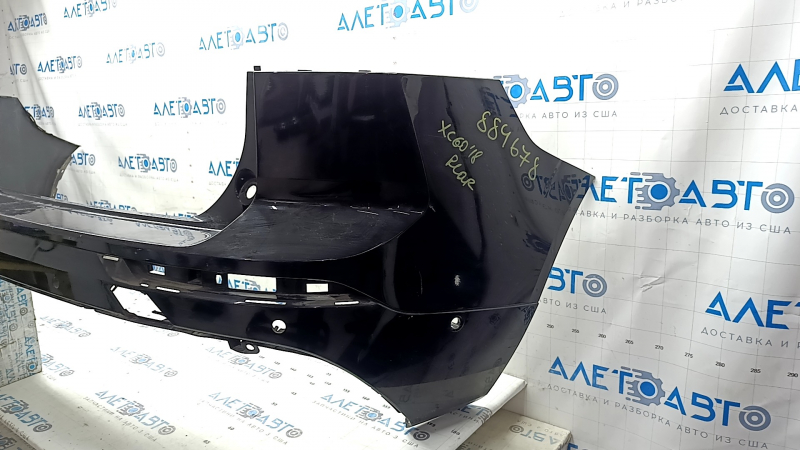 Деталь с маркировкой 884678, задний бампер Volvo XC60, видно повреждение крепления.