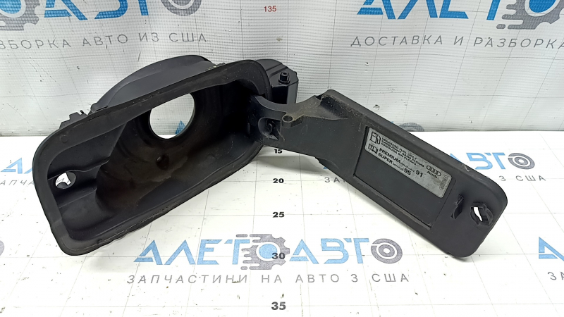 Корпус лючка бензобака Audi A4 B9 17-25 сломаны крепления