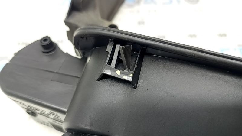 Корпус лючка бензобака Audi A4 B9 17-25 сломаны крепления