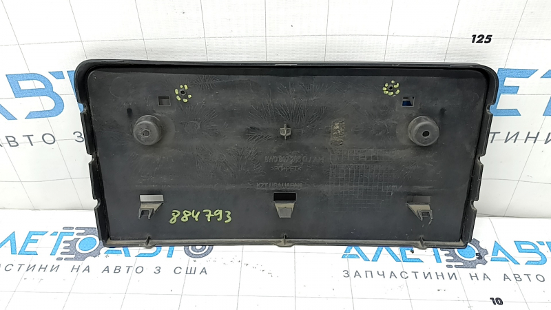 Площадка номерного знака передняя Audi A4 B9 17-19 S-Line, незаводские отверстия, трещина