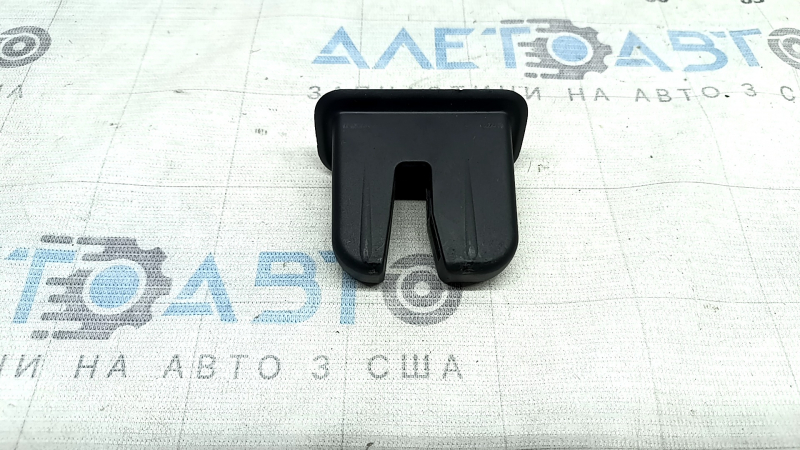 Накладка замка крышки багажника Audi A4 B8 08-16 черная