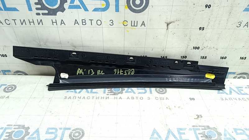 Накладка двери боковая задняя левая Audi A4 B8 08-16 перед, царапины