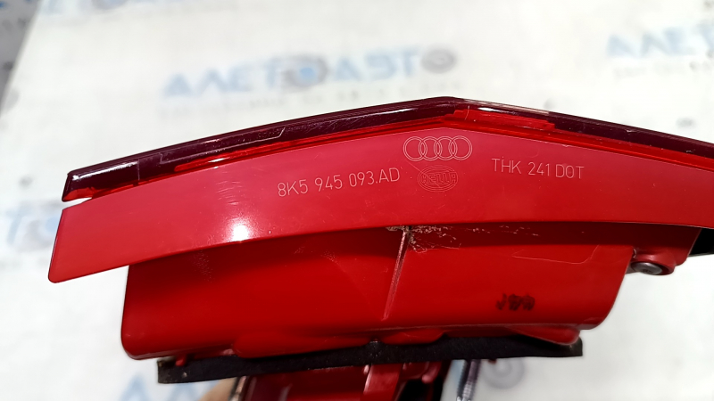 Фонарь внутренний крышка багажника левый Audi A4 B8 13-16 рест седан LED, царапины