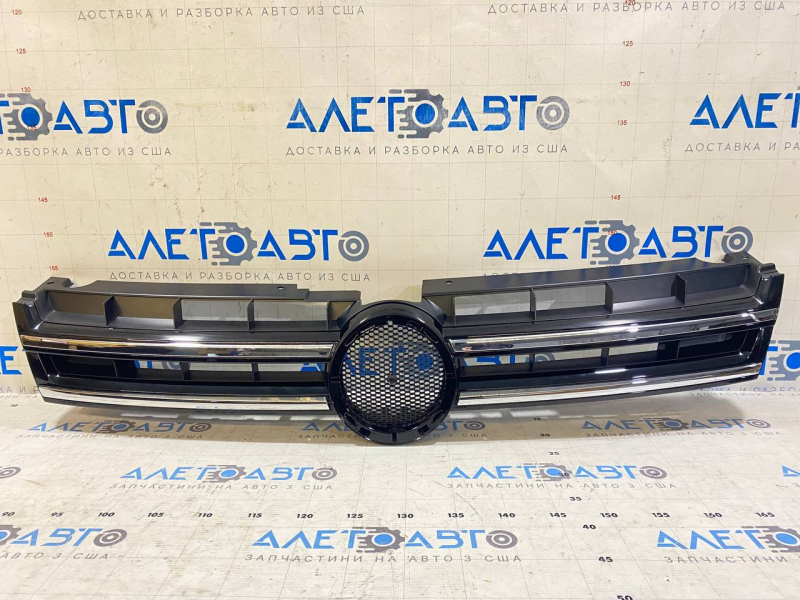 Решетка радиатора grill VW Touareg 11-14