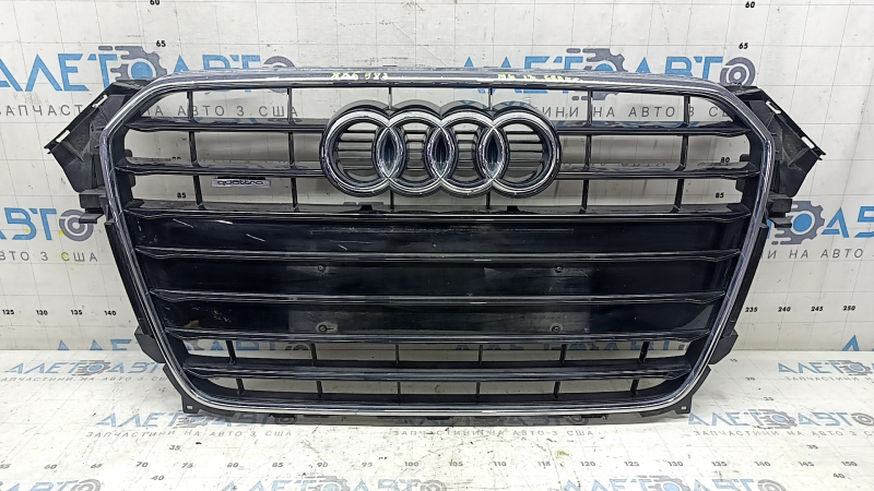 Решетка радиатора для Audi A4 B8 2008-2016 с эмблемами, в хорошем состоянии