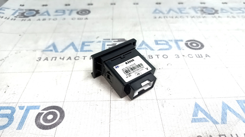 USB HUB AUX Kia Soul 14-19 надлом крепления