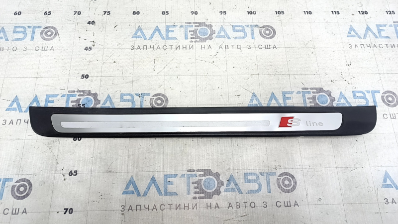 Накладка порога внешняя передняя левая Audi A4 B8 08-16 седан хром S line, царапины, сломано крепление, вмятины