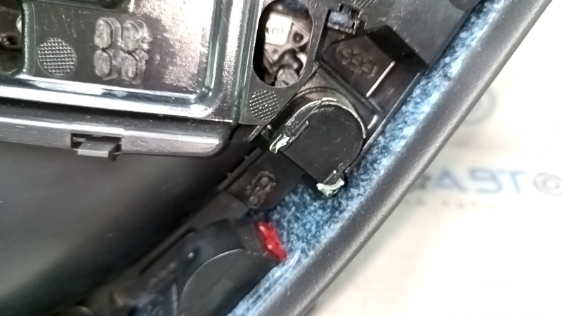 Обшивка дверей картка ззаду ліва Audi A4 B8 13-16 чорна, з чорною вставкою шкіра, підлокітник чорна шкіра, молдинг під темне дерево, з ручкою, вм'ятина, подряпини, надламані кріплення