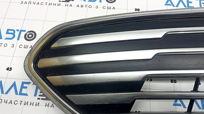 Решетка переднего бампера верхняя Ford C-max MK2 17-18 usa рест хром, не заводские отверстия, сломано крепление, песок