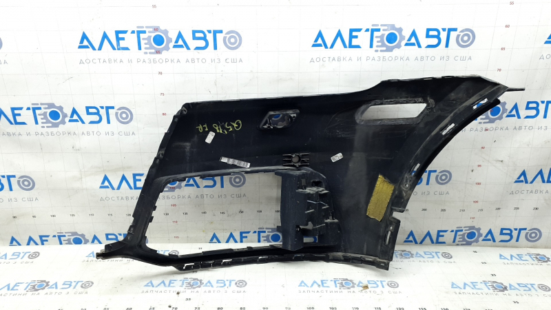Подборка правой части бампера для Audi Q5 2018-2024 с заметными следами эксплуатации