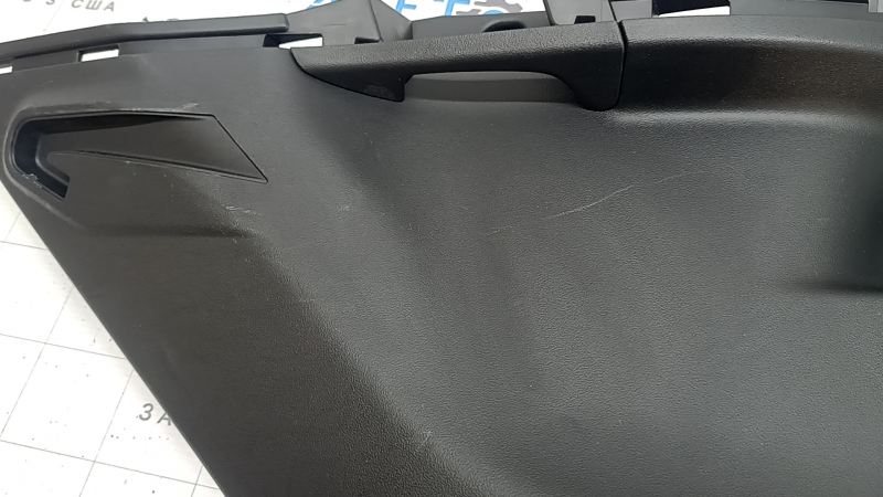 Накладка задней стойки правая Mitsubishi Outlander 22-26 черная, под 3 ряда, с заглушкой, потерта, трещина в креплении