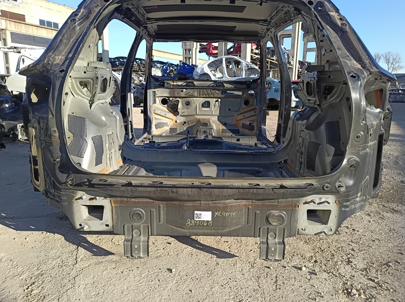 Задняя панель Volvo XC40 19-26 4 части, на кузове, черная