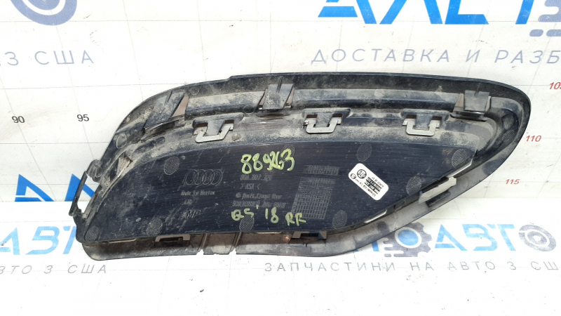 Решетка заднего бампера правая Audi Q5 80A 18-20 структура, с хромом, надлом крепления, песок