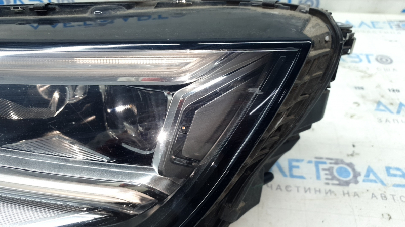 Фара передняя левая в сборе Audi Q5 80A 18-20 LED, песок, потертость