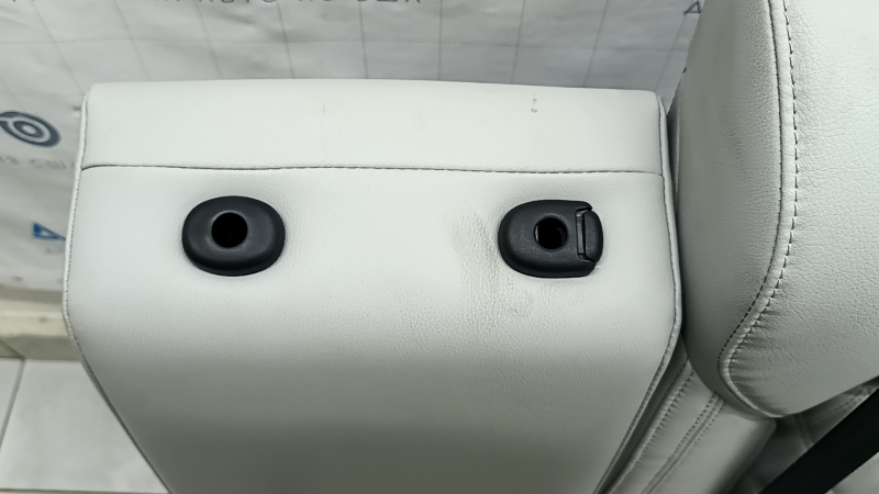 Задний ряд сидений 2 ряд левый Mitsubishi Outlander 22-23 без airbag, кожа серая, с подогревом, замята, под чистку