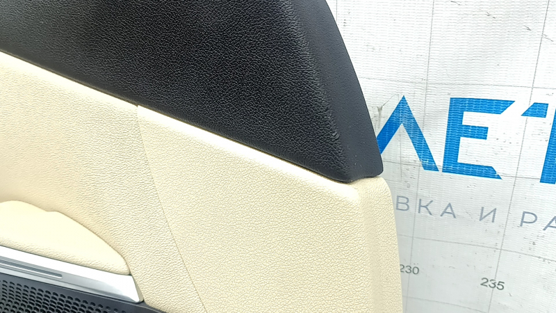Обшивка дверей картка передня ліва BMW 3 G20 19-26 чорна, шкіра бежева Canberra Beige, з ручкою та накладкою хром, підлокітник та вставка шкіра бежева Canberra Beige, з підсвічуванням, під пам'ять сид