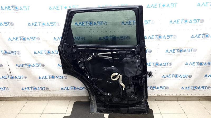 Дверь в сборе задняя левая Nissan Rogue 21-26 S, SV, черный KH3, царапины на хром молдинге, царапины на накладке