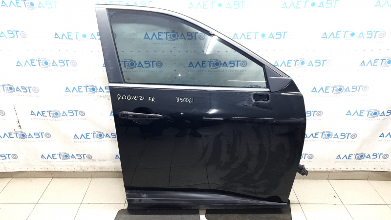 Дверь в сборе передняя правая Nissan Rogue 21-26 черный KH3, keyless, царапины на хром молдинге, побелел пластик