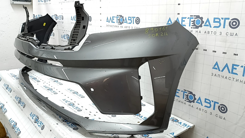 Передний бампер Kia Sorento 2021-2026, серебро, с косметическими повреждениями