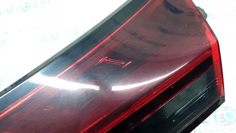 Фонарь внутренний дверь багажника правый Nissan Rogue 21-26 галоген + LED, царапины