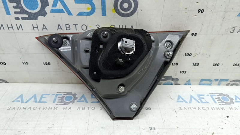 Фонарь внутренний крышка багажника левый Toyota Camry v55 15-17 usa царапины