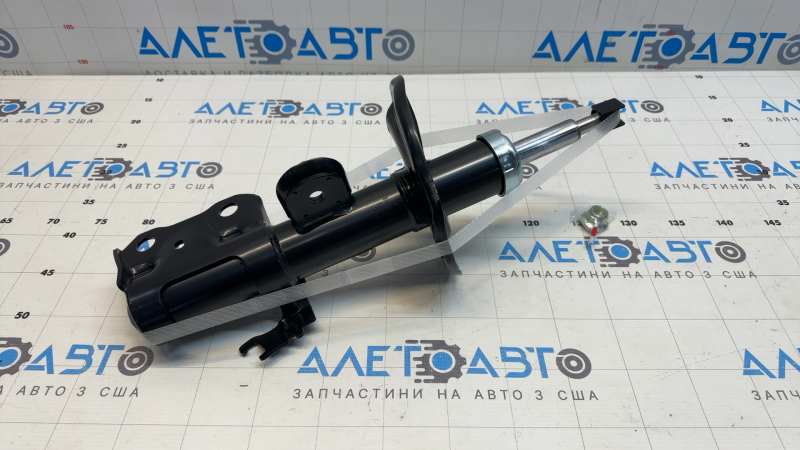 Амортизатор передний правый Toyota Prius 30 10-15