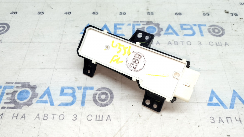 Управление водительским сиденьем Toyota Camry V55 15-17, вид со стороны контактов.