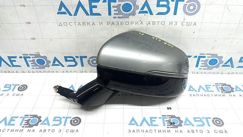 Зеркало боковое левое в серебристом цвете для Kia Sorento 21-26