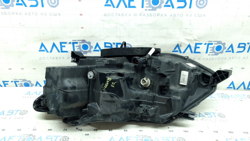 Фара передняя правая Nissan Rogue 17-18 LED, сломана направляйка, песок, под полировку
