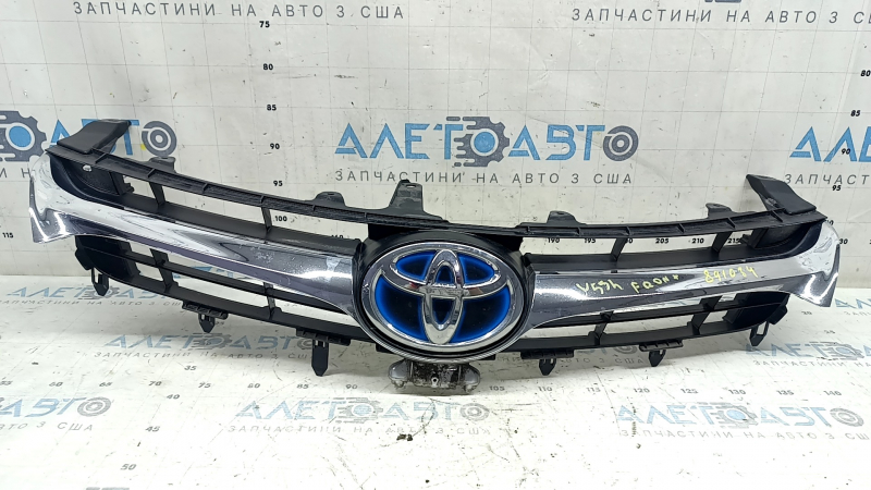 Решетка радиатора Toyota Camry 2015-2017 с дефектами крепления