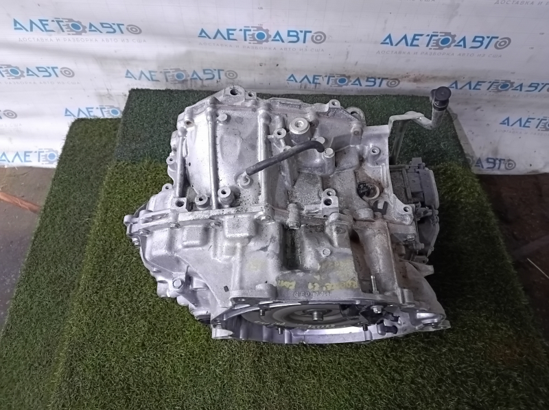 Коробка передач Nissan Rogue, вид сверху, отсутствие коррозии.