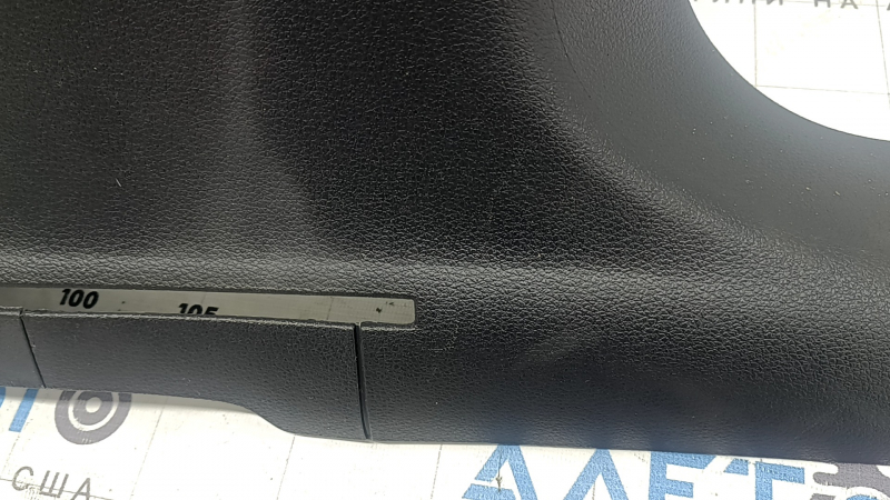 Накладка центральной стойки нижняя правая Audi Q5 80A 18-25 черная, царапины