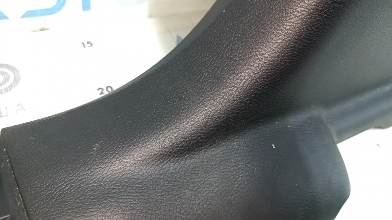 Накладка центральной стойки нижняя правая Nissan Murano z52 15-24 черная, царапины