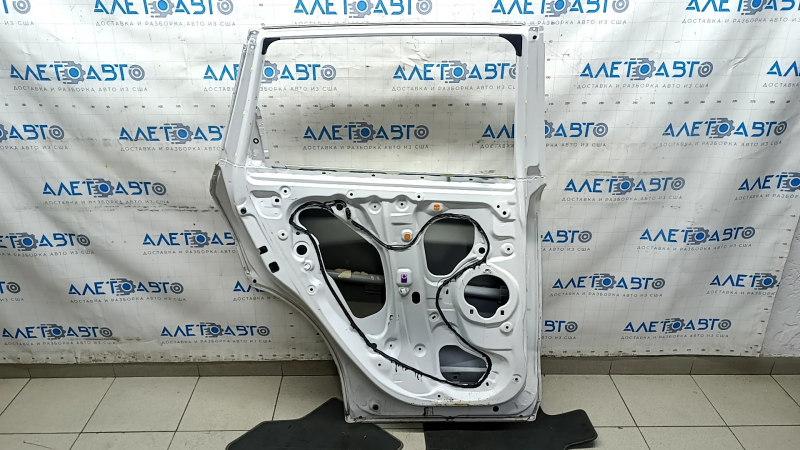 Дверь голая задняя левая Honda CRV 17-22 белый NH-883P, примята, тычки, царапины
